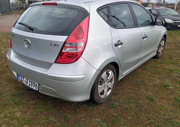 Hyundai I30 cena 18590 przebieg: 199999, rok produkcji 2011 z Oborniki małe 79